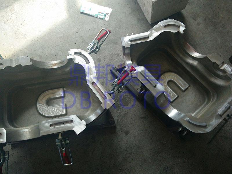  尿素箱模具M(jìn)J-NSX-012